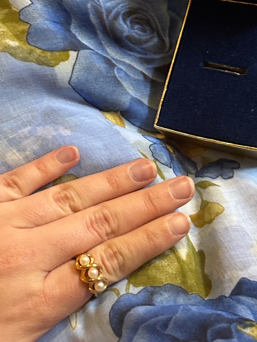 1973 Avon Vintage Gold Pearl Trio Victorian Triple Twist Ring Signed